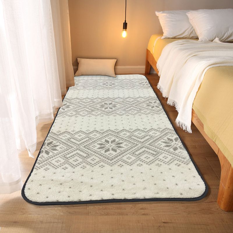 White Living Room Area Rug Graphic Pattern Polyester Area Carpet Anti-Slip Washable Rug