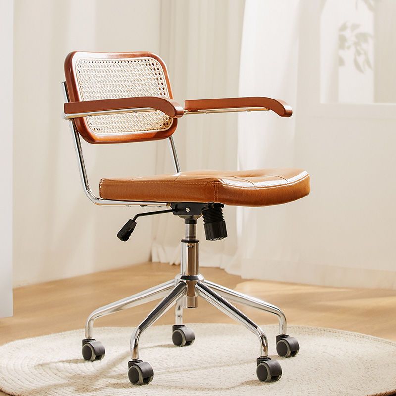 Modern Style Swivel Chair Low Back Home Office Chair with Wheels