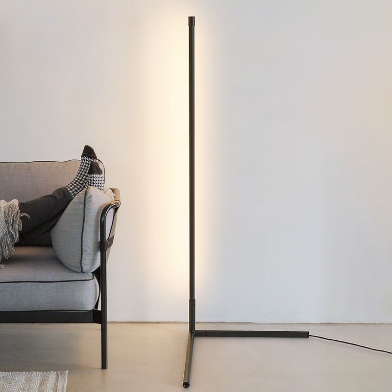 Metal Linear Shape Floor Lamp Modern Style 1 Light Floor Lamp Fixture in Black