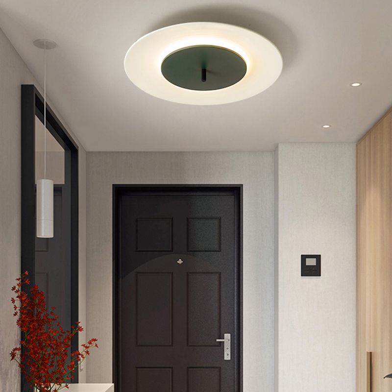 Nordic Round Ceiling Light Metal LED Flush Mount Lighting Fixture for Bedroom