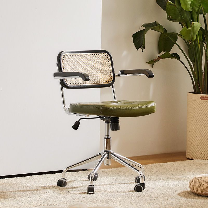 Modern Style Swivel Chair Low Back Home Office Chair with Wheels