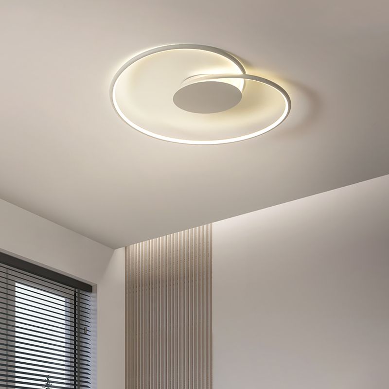 Moderne metalen Swirl Linear Flush Mount Ceiling Light met acryl schaduw voor salon