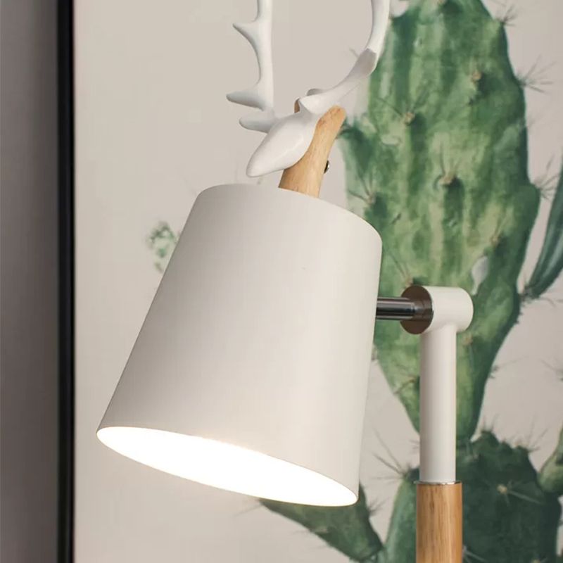 Rotatable Wood Desk Light with Animal Deco Living Room 1 Light Nordic Style Table Lamp in Beige