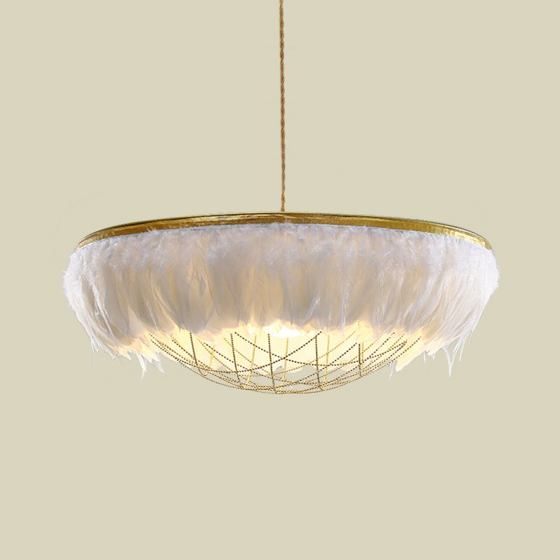 Dome Cage Metallic Chandelier Light moderne 2 ampoules Gold Plafond suspendu avec plume blanc / gris / rose Déco