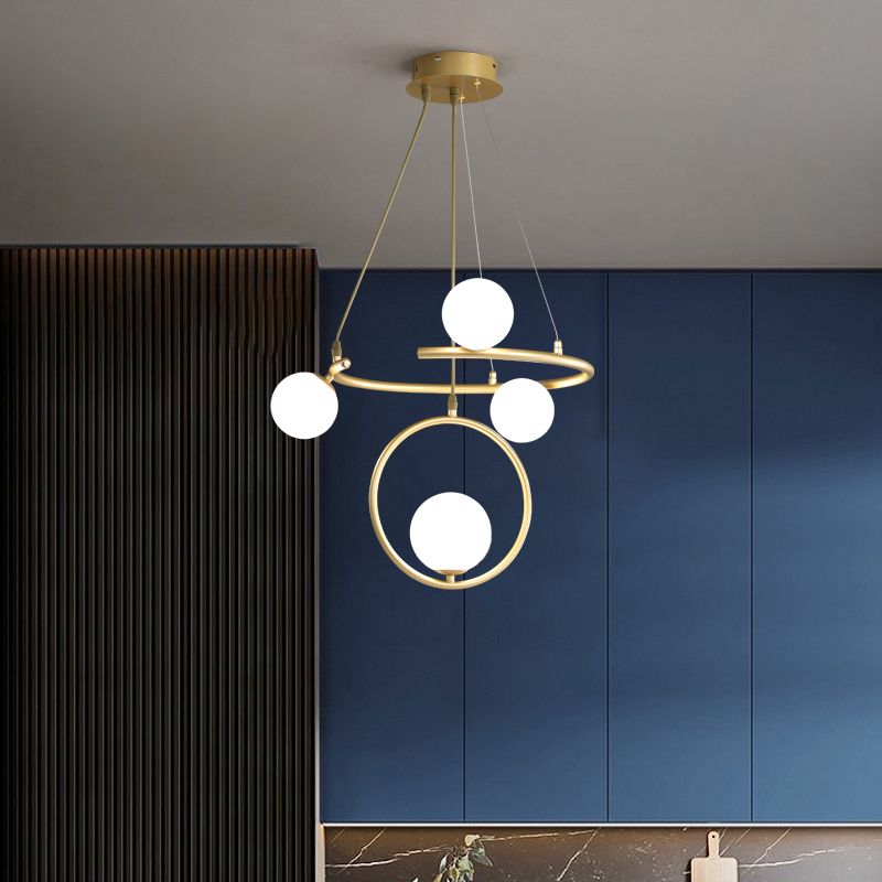 Lumière pendentielle du globe de verre dans le lustre en fer laqué pour la salle à manger de style créatif moderne pour la salle à manger