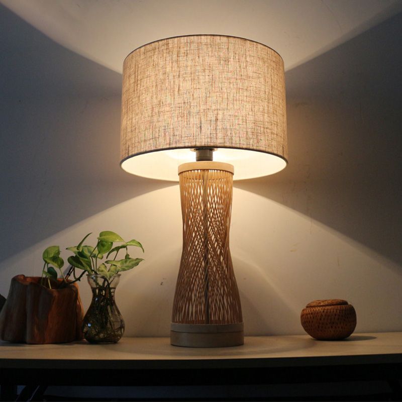 Flaxen Laser Cut Task Light Asian 1 Bamboo Bamboo Small da scrivania Lampada con tessuto tamburo