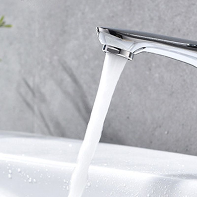 Basic Metal Sink Faucet Silver Bathroom Faucet with Lever Handle