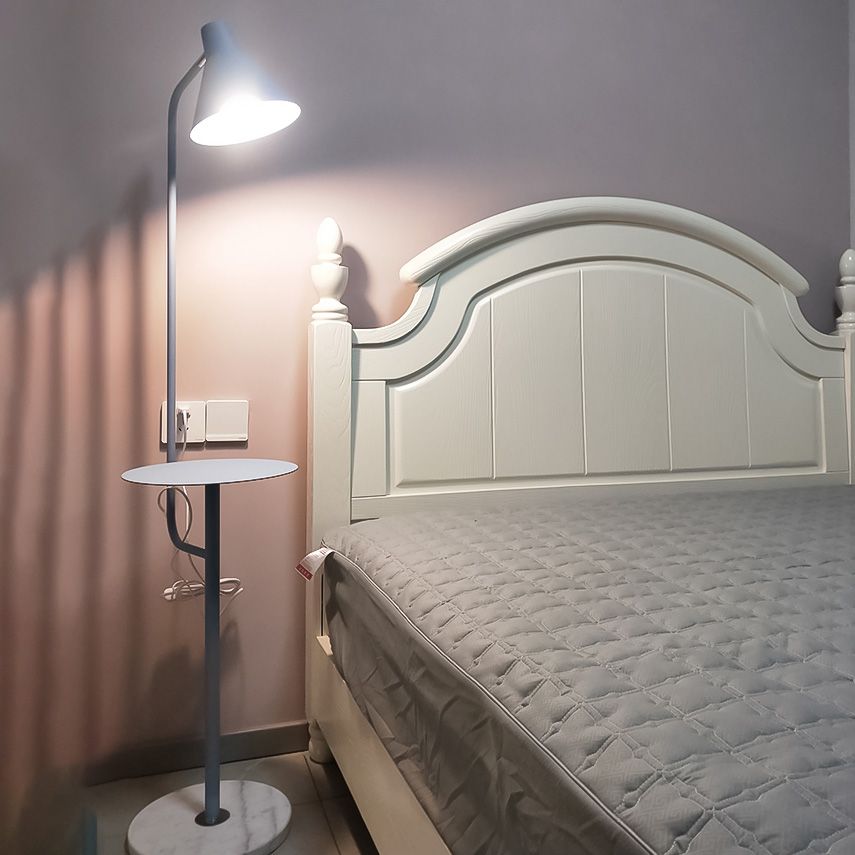 Makaron Metallboden Leselampe 1-Licht-Bodenlicht mit Tablett für Schlafzimmer