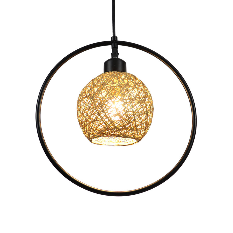 Beige/weißer Ballschatten hängend hängendes rustikales Rattan einzelner Anhängerlampe mit schwarzem Metallring