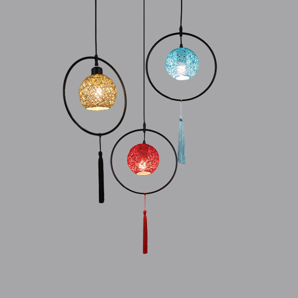 Aziatische stijl bal hanglamp geweven rattan 1 bol hangend licht in beige/blauw/rood met kwastjes