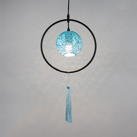 Aziatische stijl bal hanglamp geweven rattan 1 bol hangend licht in beige/blauw/rood met kwastjes