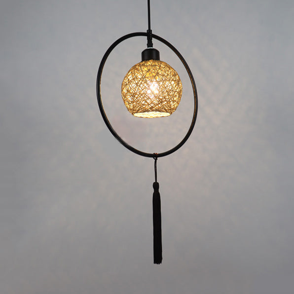 Aziatische stijl bal hanglamp geweven rattan 1 bol hangend licht in beige/blauw/rood met kwastjes