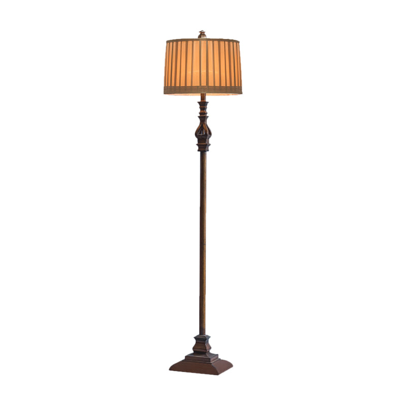 Piédestal carré Planche debout lampadaire rétro à 1-Light Resin Light en marron avec une teinte en tissu plissé