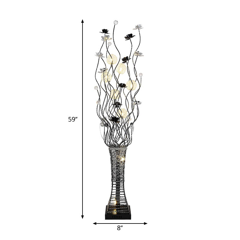 Metallic Tree Branch Stand Up Lamp Decorative Drawing Room LED LED LECTER FLANG Light avec trapézoïde Base en noir et argent