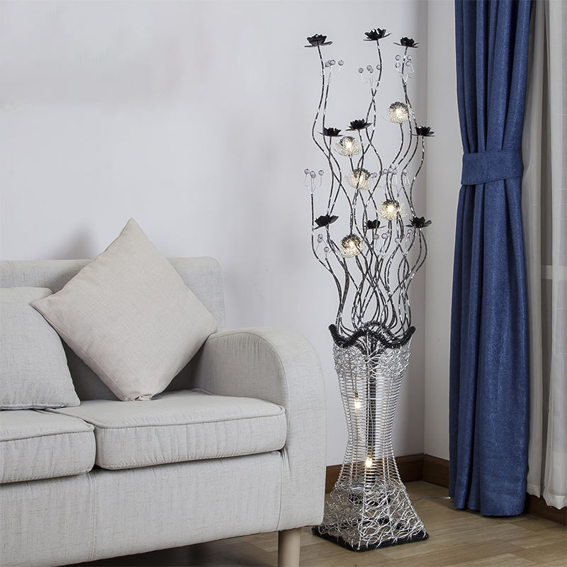 Art Decor Torch-Like Floor Light LED Aluminum Stand Up Lamp Curvy Arm with Floret Decor in Black and Silver