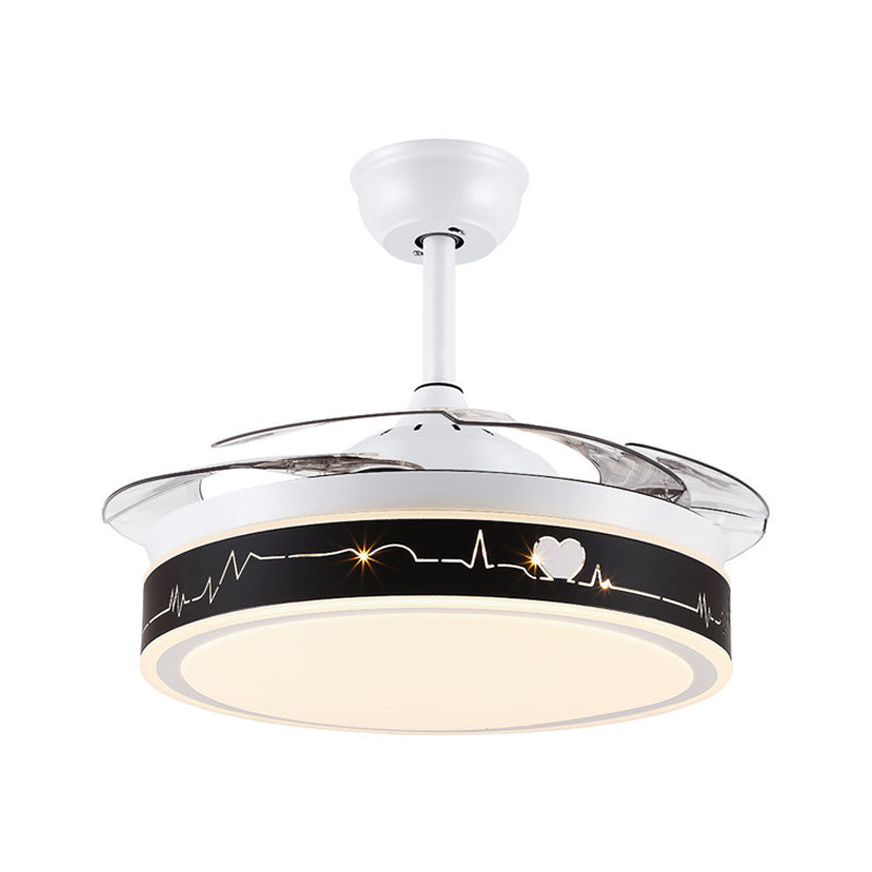 Noordse trommelhangende ventilatorlamp Acryl Daadkap 4-blade LED Semi-spoeling met hartpatroon in zwart en wit, 42 "W