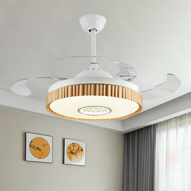 Bruin/wit/gouden ronde semi -spoelige Noordse stijl 42,5 "W LED Acrylhangende ventilatorverlichting met 4 messen