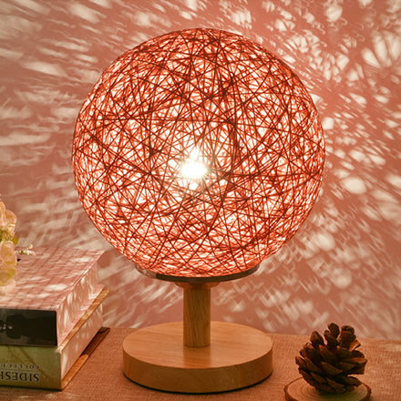 Rattan handgewebte Tischlampe zeitgemäß 6 "/7" W 1 Glühbirnen weiß/rotes Tischlicht mit globaler Schatten und Holzbasis