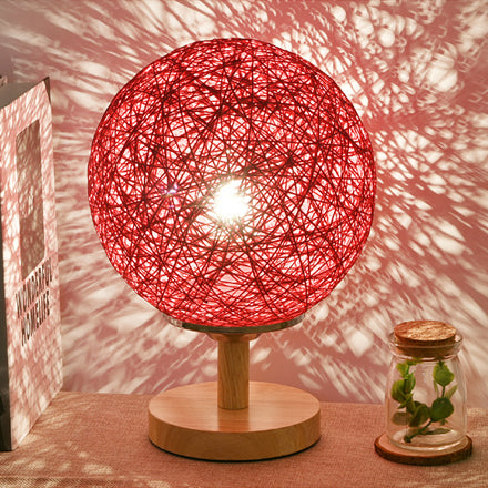 Rattan handgewebte Tischlampe zeitgemäß 6 "/7" W 1 Glühbirnen weiß/rotes Tischlicht mit globaler Schatten und Holzbasis