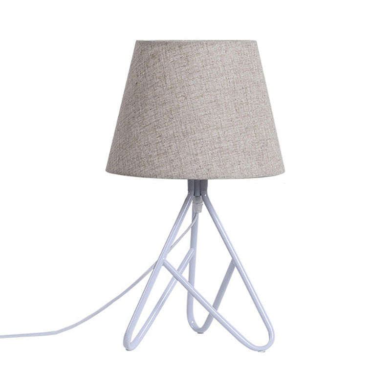 Contemporary Tapered Task Lighting Fabric 1 Light Reading Book Light in White/Black for Bedside