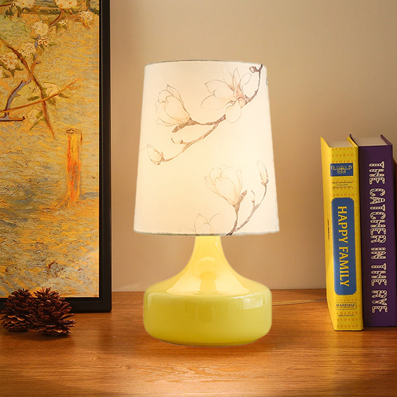 Single-Bulb Printed Fabric Night Light Korean Garden White Barrel Bedside Table Lighting with Yellow Vase Base