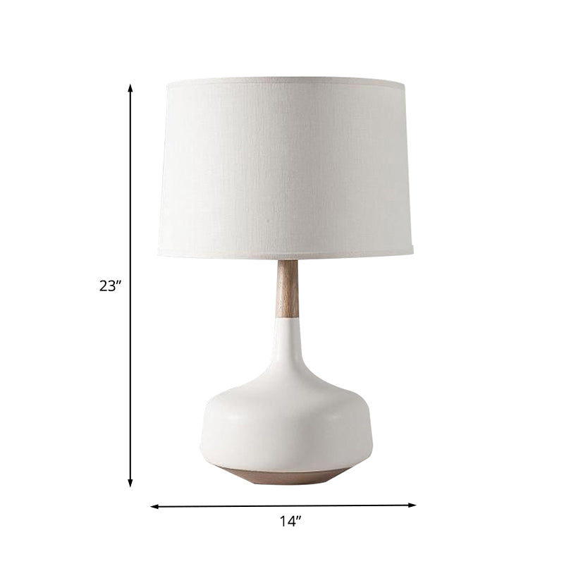 Weißer geradsiegeres Schattentischlampe Nordic 1 Light Fabric Night Stand Lighting mit Vase -Sockel