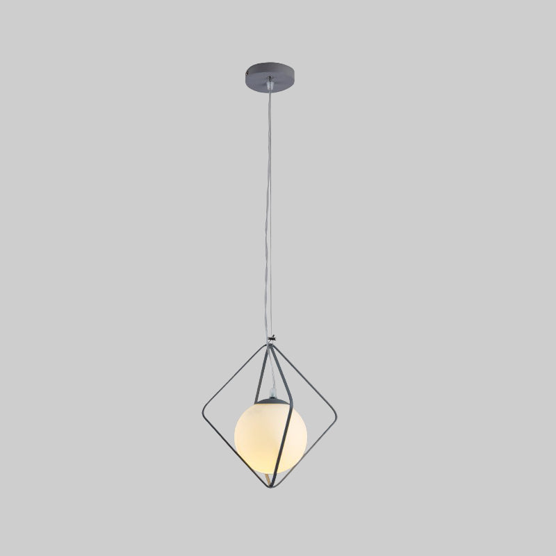 Green / Gris Rhombus Cage Pendant Light Minimaliste 1 Kit de lampe suspendue en fer de tête avec une teinte en verre de lait à bille à l'intérieur