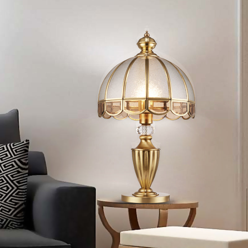 1 tête en verre givré nuit Colonialme Gold Dome Shade Bedroom Metal Table Table avec accent en cristal clair