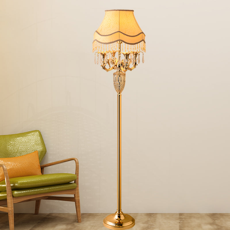 1-kop Candelabra Stand Up Lamp Traditionele goudkristallen Spears vloer leeslamp met beige stofschaduw