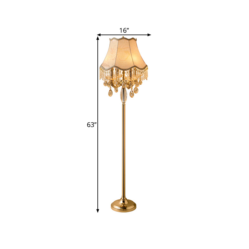 Gold Candlestick Floor Light Droplettes en cristal traditionnelles 4 bulbes salon debout lampadaire avec une nuance de garniture festonnée