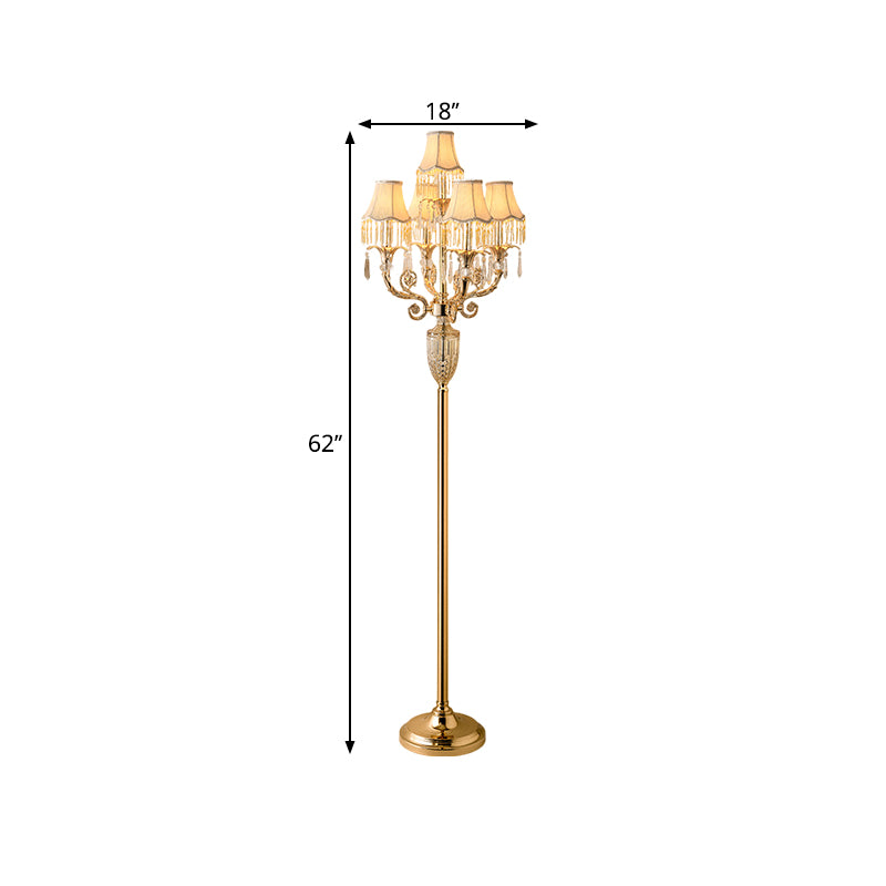 5-head Clear Crystal Stand Up Lamp Traditionele gouden Candelabra Drawing Room Vloer Licht met wijd uitlopende schaduw