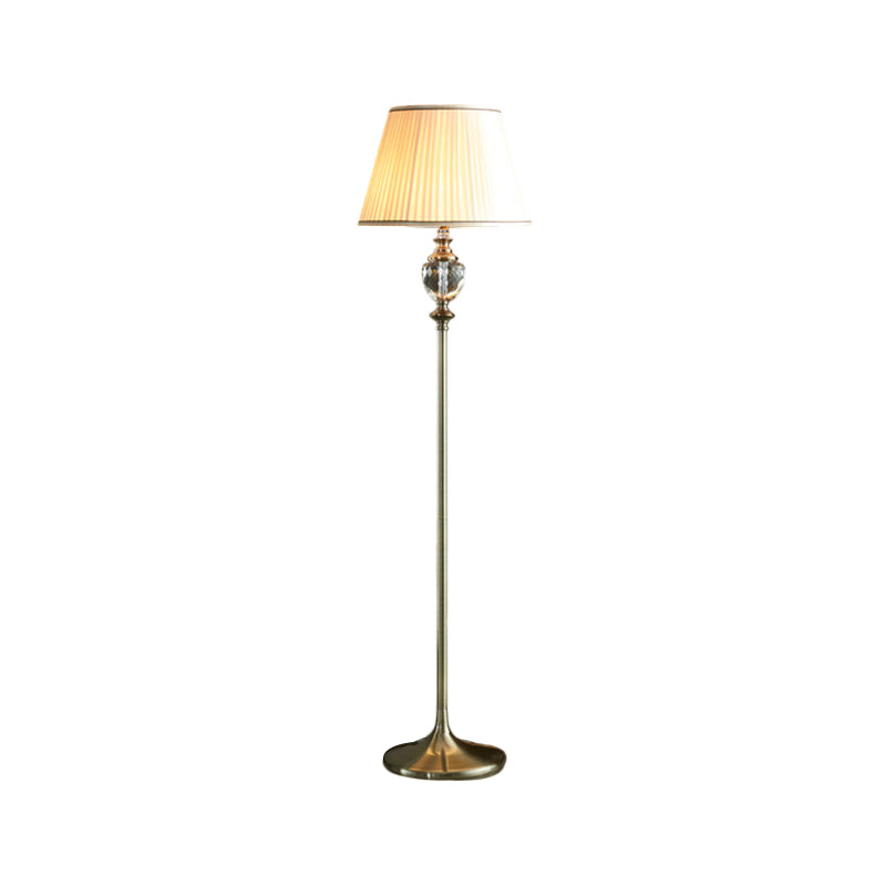 1-bulb kristal opstaanlamp met geplooide/taps toelopende schaduw stof traditionele woonkamer leesvloer lamp in koffie/beige