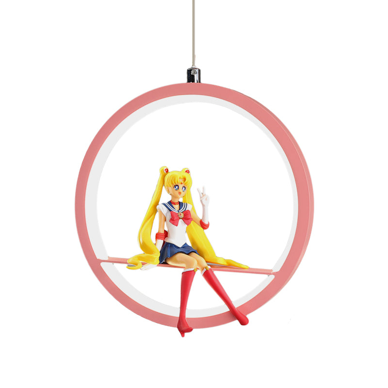 Round Girls Bedroom Pendant Pendant Chandelier Metallic LED Cartoon Hanging Light avec une fille de fille en rose / bleu