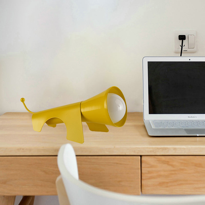 1 tête pour enfants de bureau dessin léger Carton rouge / jaune lampe de table de nuit avec une teinte métallique en forme de chien