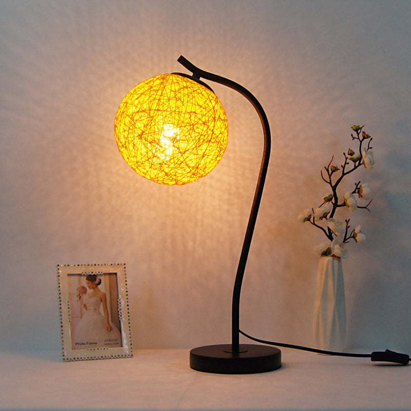 Yellow/Ivory Handmade Table Lamp Countryside Style 1-Light Rattan Table Lamp with Ball Shade for Bedroom