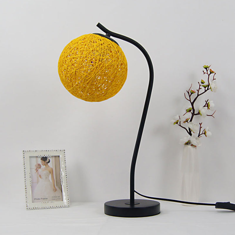 Yellow/Ivory Handmade Table Lamp Countryside Style 1-Light Rattan Table Lamp with Ball Shade for Bedroom