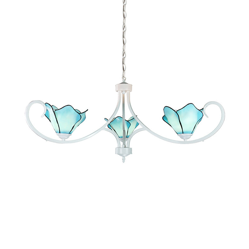 Lumière de lustre de pétale en verre tachée avec chaîne métallique Tiffany Rustique 3 lumières Pendante Helant Lumière en bleu