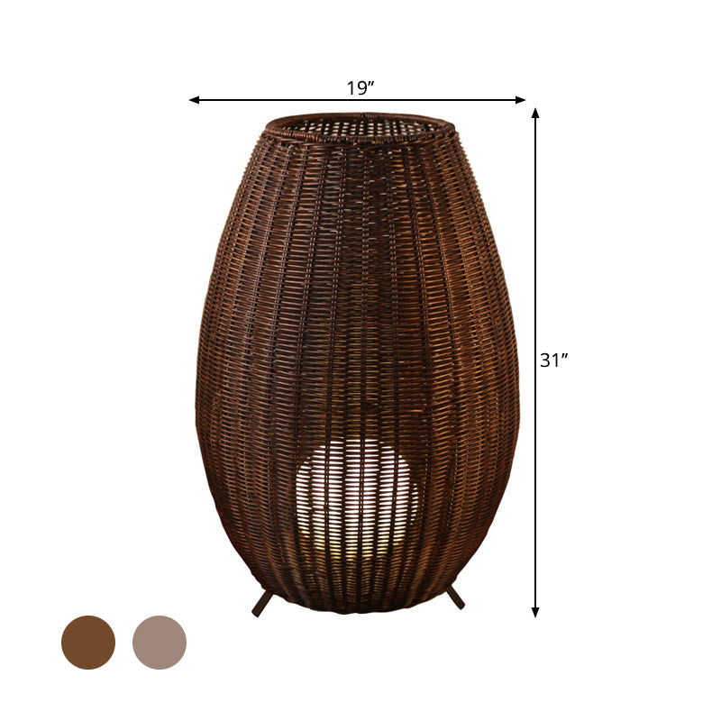 Pavimento ovale in piedi in piedi leggero rattan asiatico beige/marrone lampada da pavimento con tonalità acrilica sferica interna