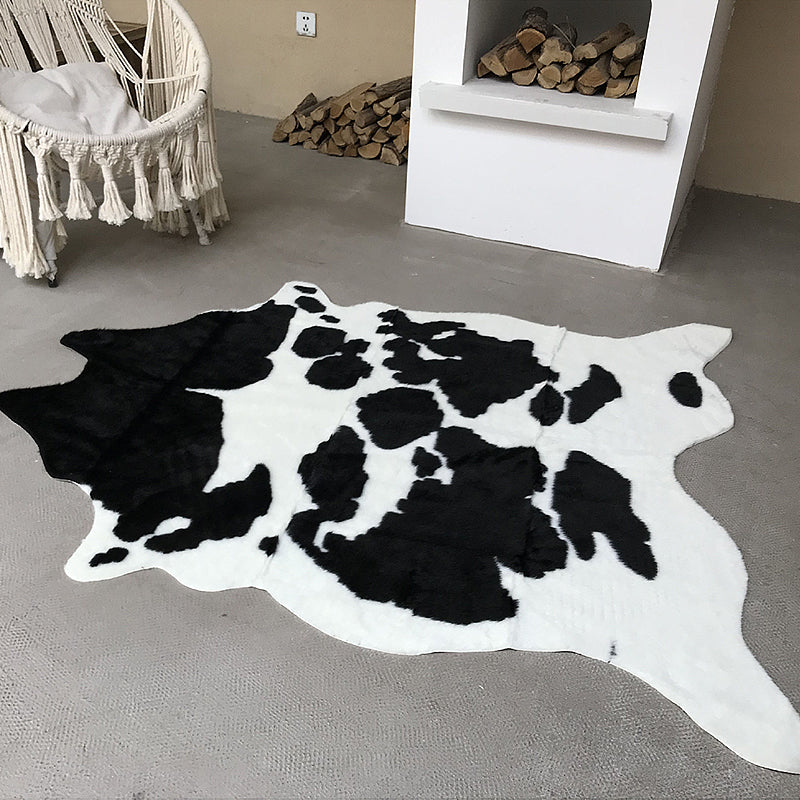 Tapis de motif de peau de vache funky tapis nordique noir polyester le tapis adaptation aux animaux de compagnie lavable pour les animaux de compagnie pour le salon