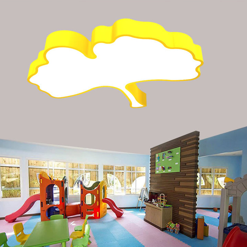 Ginkgo Leaf LED -plafondverlichting Macaron Metaal Rood/Geel/Blauwe Flush Mount armatuur voor kinderdagverblijf, 23,5 "/31,5" W