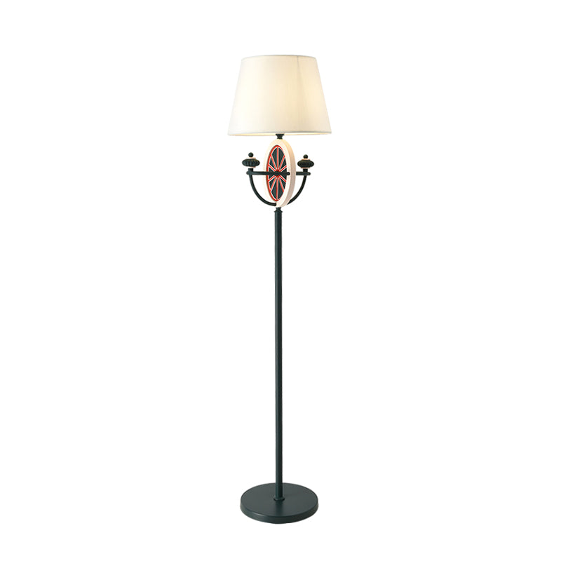 Fassboden stehende leichte mediterrane Stoff 1 Glühbirne Schwarze Stehlampe mit runden und Schalenrahmendesign