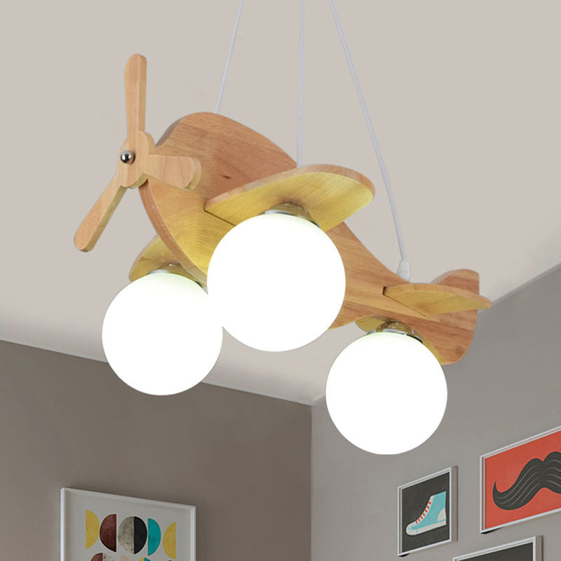 Creatieve kinderen 3-licht hangende lamp houten vliegtuigvormige kroonluchter met bal witte glazen schaduw