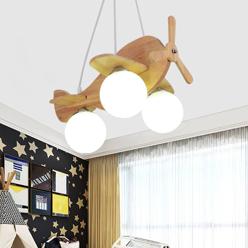 Creatieve kinderen 3-licht hangende lamp houten vliegtuigvormige kroonluchter met bal witte glazen schaduw