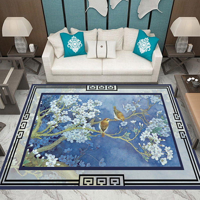 Tapis en polyester et motif d'oiseau multi-couleurs classiques.