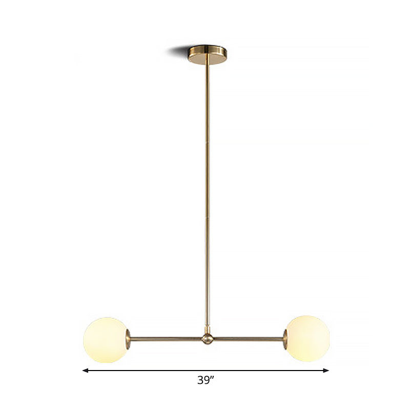 Pendre minimaliste en forme de barre métallique 2 lumières Chandelier postmoderne en or avec une teinte en verre blanc orbe