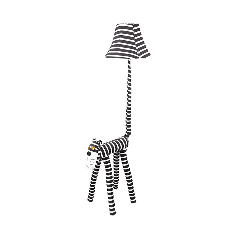 Lampadaire créatif Stripe Cat avec un tissu d'ombrage léger simple léger au sol noir pour salle à manger