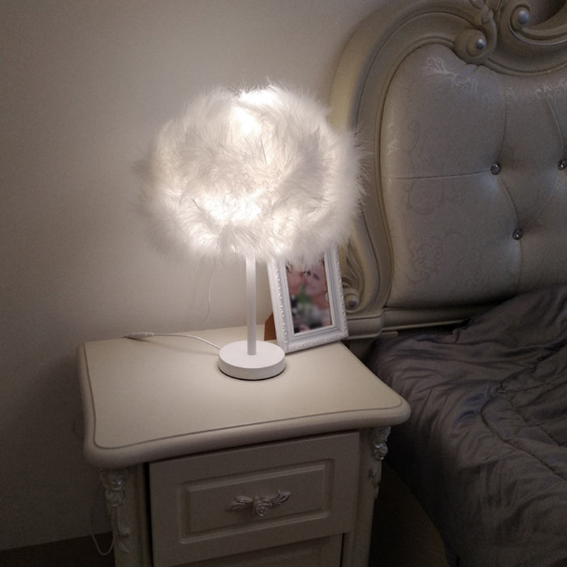 Blanc Candy Floss Night lampe Nouveauté Minimaliste 1 tête Plume Table Stand Light