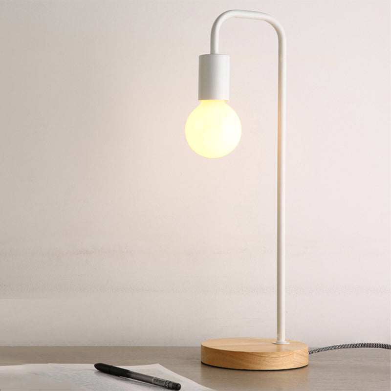 Dormitory Bare Shade Desk Light Metal 1 tête lampe de bureau de style simple avec cordon de plug-in