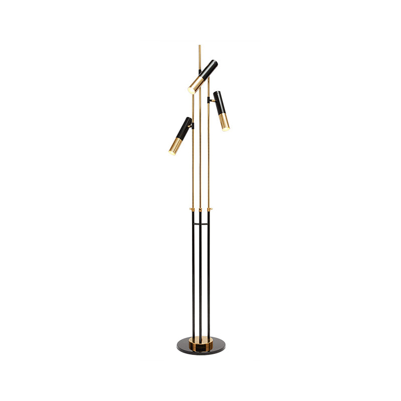 Teste a 3 teste nordiche Lettura Light Gold e Black Tubular Floor Lighting con ombra metallica