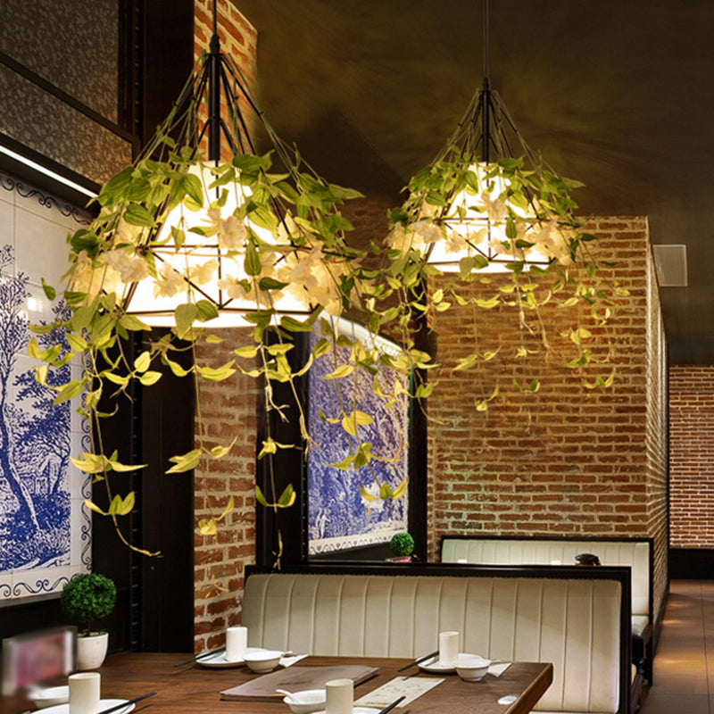 Luz colgante de planta de hierro de diamantes Luz de un solo restaurante colgante con sombra de tela cónica en verde